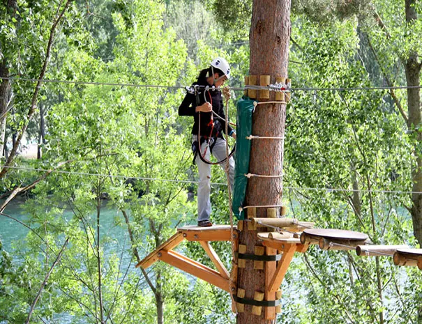 Deportes de aventura de río y montaña en Barcelona